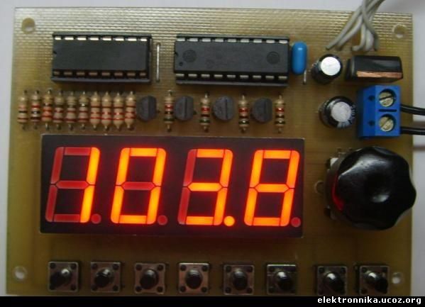 Бытовой УКВ приемник с цифровым управлением.
